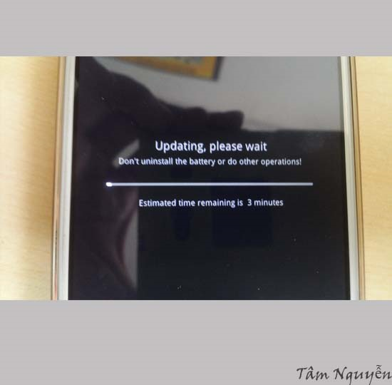 Chờ máy nâng cấp